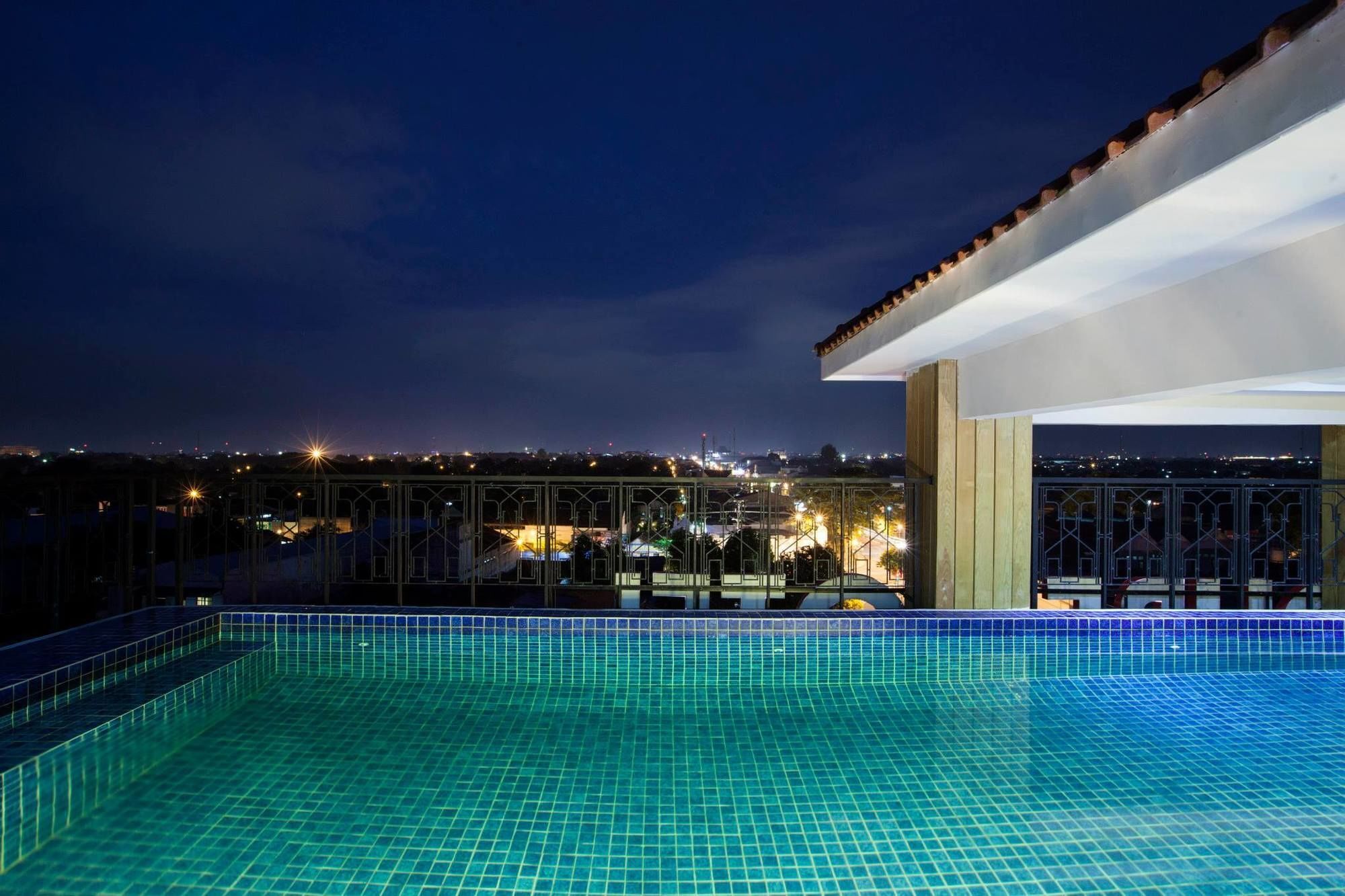 เดอะ คิวบ์ มาลิโอโบโร โฮเทล Hotel ยอกยาการ์ตา ภายนอก รูปภาพ
